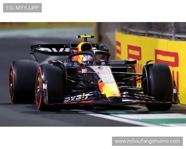 F1赛季最新动态：梅赛德斯车队表现回升 红牛领跑稳固 赛事前景引热议